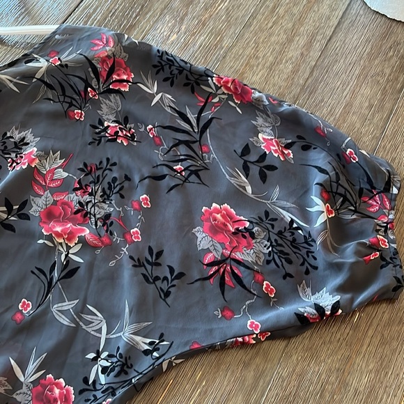 Reitmans Sheer Floral Blouse – Size L - Picture 6 of 6